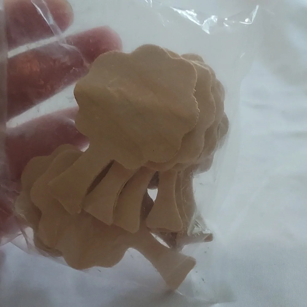 UNFINISHED Wooden Teddy tree Cutout (8pcs/pkg.)￼￼